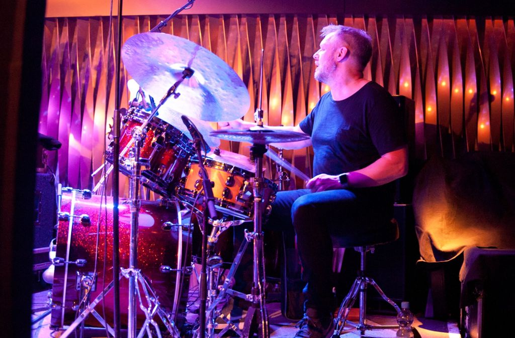 Rasmus Kihlberg am Schlagzeug