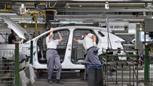 In der Autoindustrie mussten 2020 viele Arbeiter in Kurzarbeit. Foto: dpa/Martin Schutt