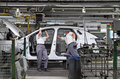 In der Autoindustrie mussten 2020 viele Arbeiter in Kurzarbeit. Foto: dpa/Martin Schutt