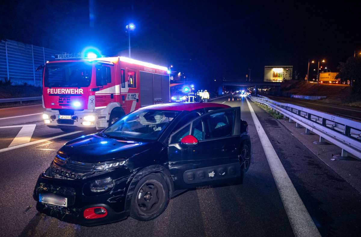 Ein Autofahrer ist bei einem Unfall auf der B10 in Richtung Esslingen schwer verletzt worden. Foto: 7aktuell.de/Simon Adomat