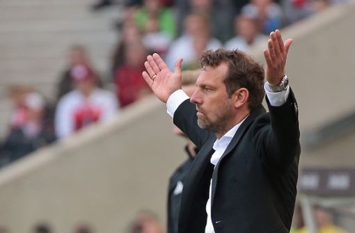 Markus Weinzierl ist seit 21 Spielen VfB-Trainer – und holte bisher nur 0,76 Punkte pro Partie. Foto: Baumann