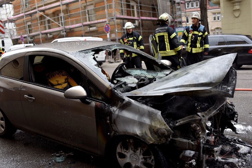 Beim Vollbrand eines Opel Corsa von 2012 entstanden am Donnerstag in Stuttgart-Mitte rund 7000 Euro Schaden.