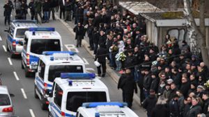 Großaufgebot der Polizei bei der Beerdigung von Hooligan und Rechtsextremist Thomas H. Foto: dpa-Zentralbild