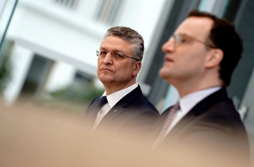 RKI-Präsident  Lothar Wieler (l.) und Bundesgesundheitsminister Jens Spahn. (Archivbild) Foto: dpa/Kay Nietfeld