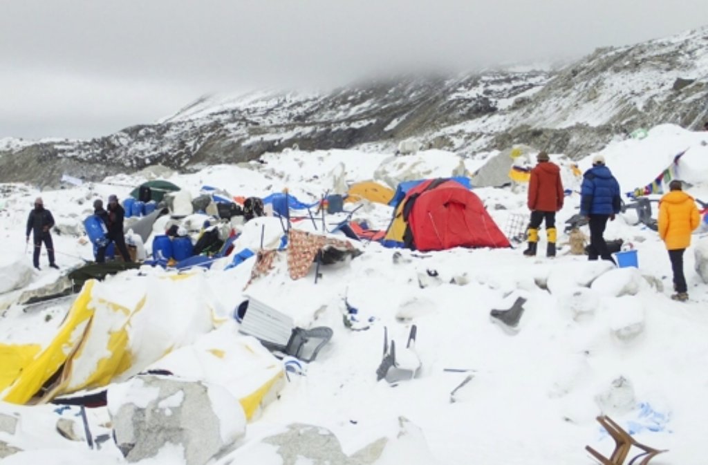 Am Mount Everest ist die Rettung der festsitzenden Bergsteiger in den Höhencamps angelaufen. Foto: EPA