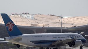 Auf den chinesischen Flughäfen – hier Peking Daxing –  dürfen wieder Touristen landen. Foto: dpa/Ng Han Guan