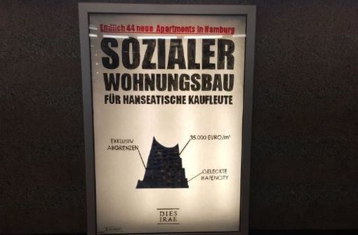 Mit solchen Plakaten, die im Netz kursieren, wird in Hamburg die Kostenexplosion bei der Elbphilharmonie kritisiert. Foto: Twitter/@DerSchulze