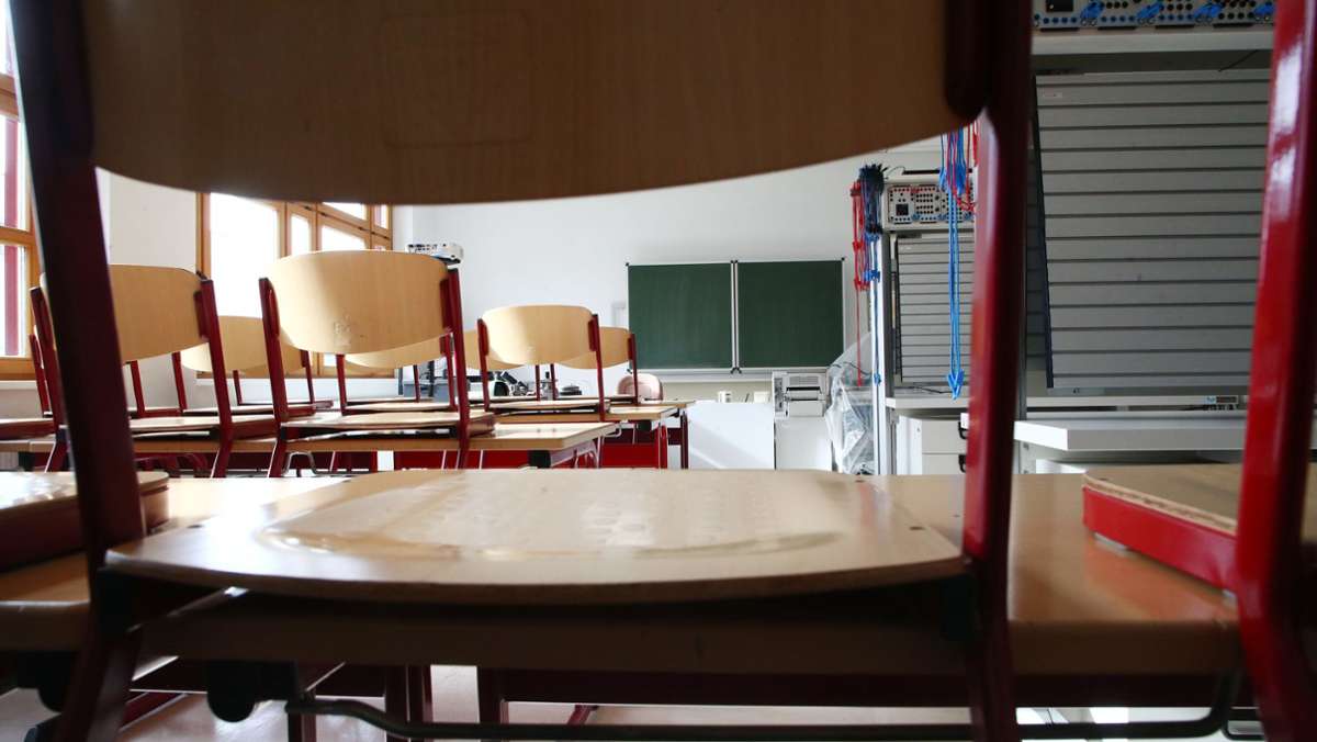 Schulschließungen in Baden-Württemberg: Erstmals seit Sommer drei  Schulen zu