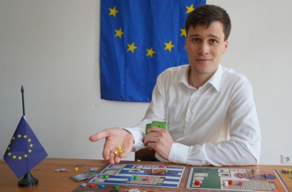 Der Tübinger Mathematiker Nikolai Diekert  hat ein Brettspiel zur Euro-Krise erfunden –  Bis Mitte Juli will er 13 500 Euro sammeln, um es  zu produzieren Foto: swa