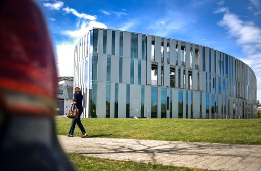 Hinter der stylishen Fassade der Medienhochschule verbirgt sich mancher Student in Not. Foto: Lichtgut/Max Kovalenko