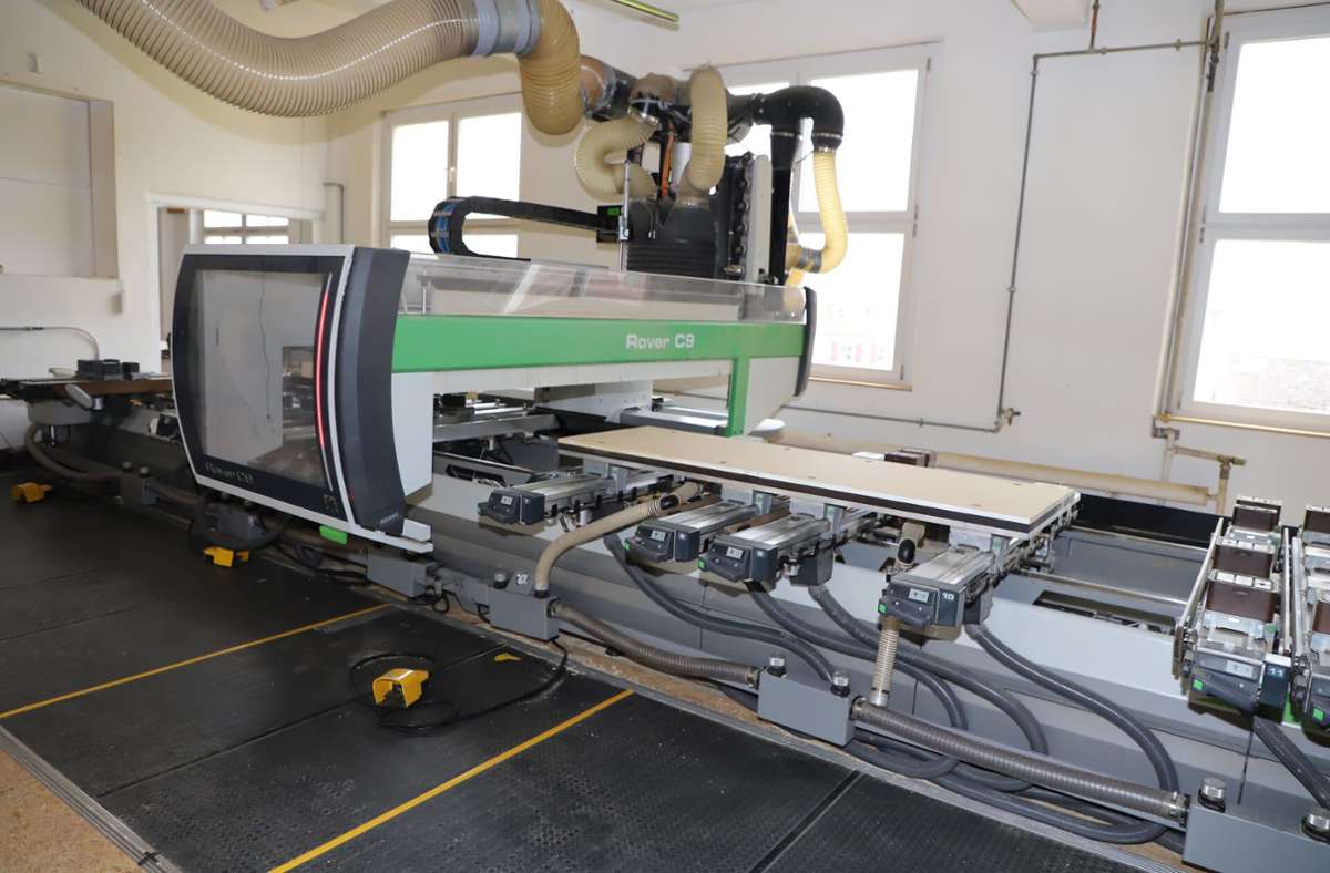 Begehrte Maschinen wie dieses CNC-Bearbeitungszentrum zum Fräsen bekommen viele Gebote und bringen teils fünfstellige Summen ein.