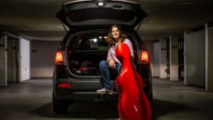 Ina Fröhlich hat zwei Kinder und braucht Platz für Cello, Ranzen und Roller. Den Kombi hat sie gegen einen SUV getauscht. Foto: Lichtgut/Julian Rettig