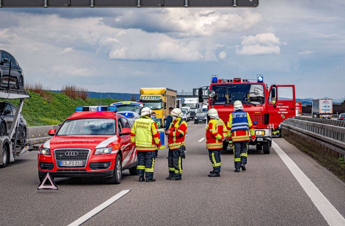 Beim Stuttgarter Flughafen: Autofahrer verursacht Unfall auf A8 durch Sekundenschlaf