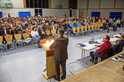Auf großes Interesse stieß die Bürgerversammlung in Steinenbronn, bei der die Belegung der Schulturnhalle als Notquartier bekannt gegeben wurde. Foto: Thomas Krämer