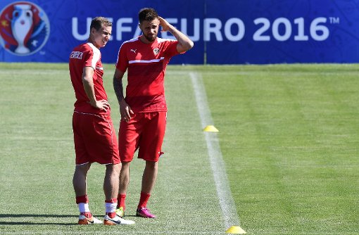 Florian Klein (l.) und Martin Harnik sind mit der österreichischen Nationalmannschaft bei der EM ausgeschieden. Foto: AFP
