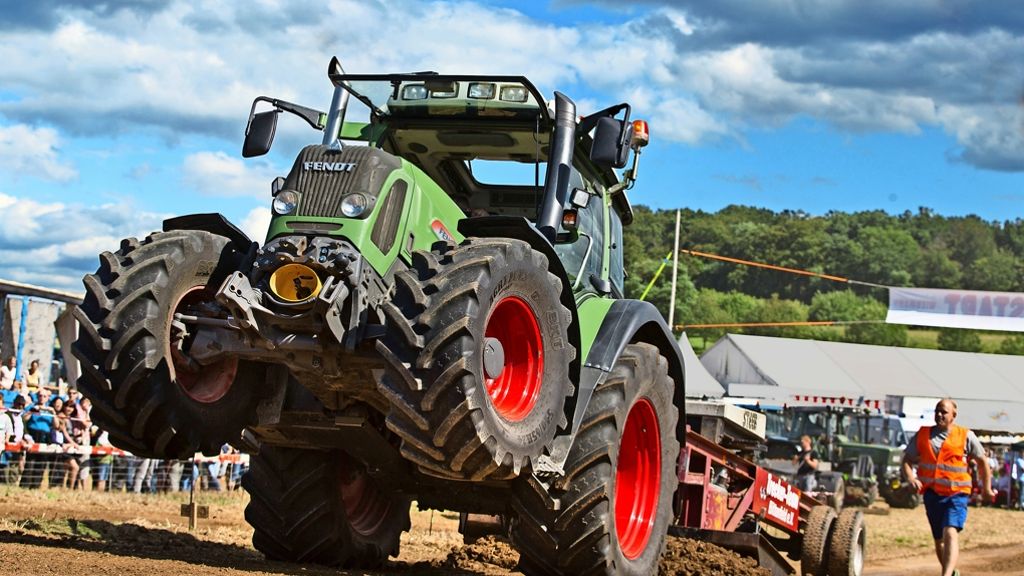 Trecker Treck bei Bittenfeld: Vollgas mit dem Traktor - Rems-Murr
