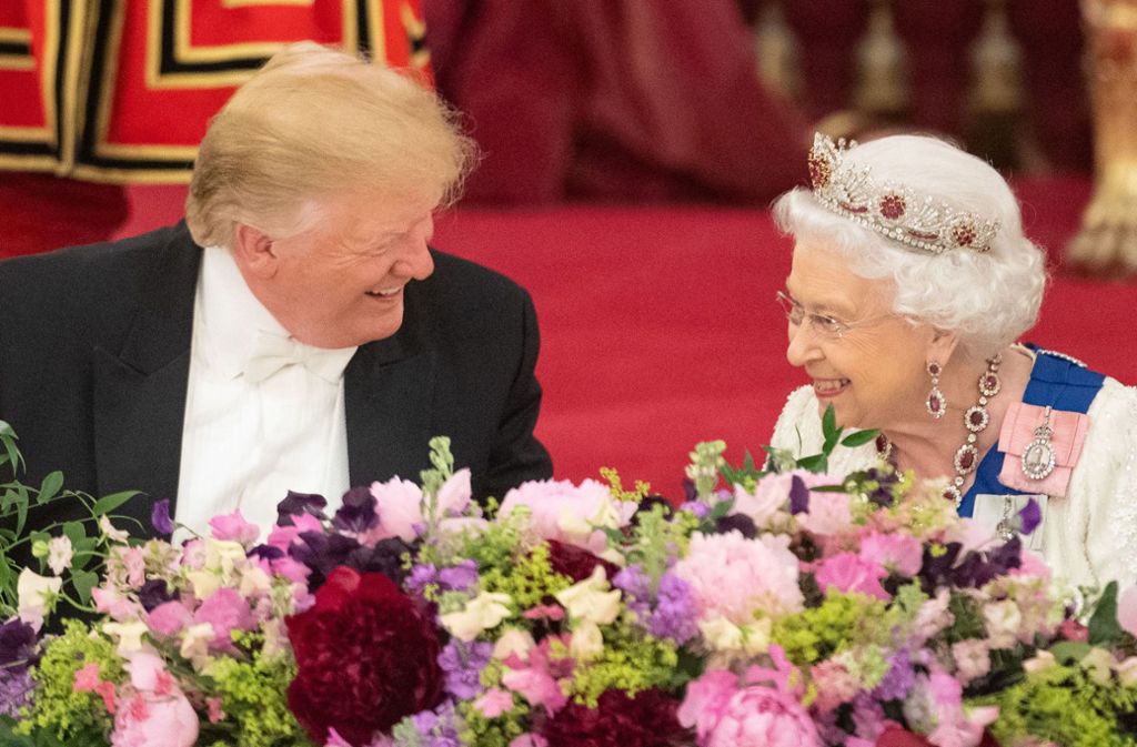 US-Präsident Donald Trump wurde von Queen Elizabeth  im Buckinghampalast empfangen.