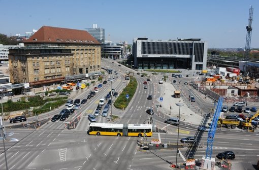 Der Arnulf-Klett-Platz ist am Sonntag von 1 Uhr an gesperrt. Foto: Michele Danze