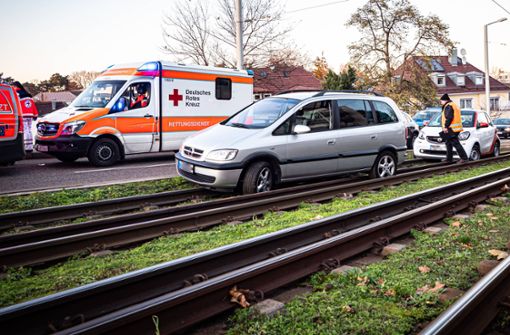Zwei Autos landeten bei dem Unfall im Gleisbett. Foto: 7aktuell.de/Alexander Hald