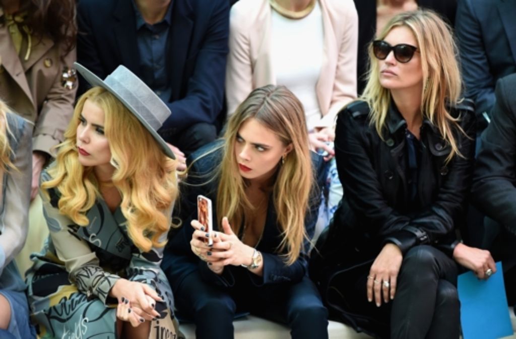 Promis auf der Fashion Week in London: Paloma Faith, Cara Delevingne und Kate Moss (von links) bei Burberry Prorsum Foto: Getty Images Europe