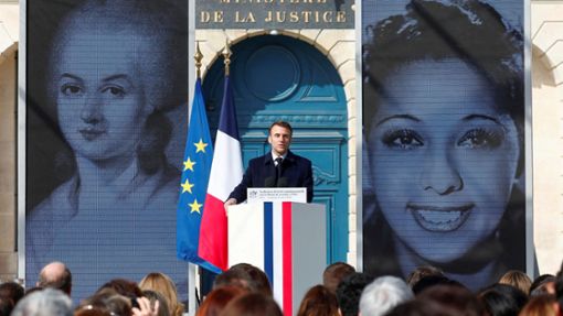Emmanuel Macron während seiner Rede zur Verankerung des Rechts auf Abtreibung in der französischen Verfassung in Paris. Foto: Gonzalo Fuentes/Reuters/AP/dpa