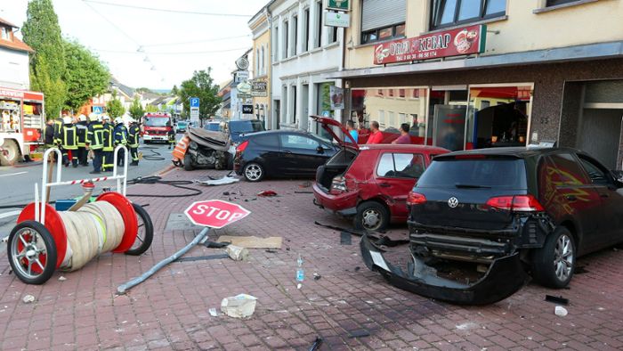 Auto rast in Geschäftsstraße: Eine Tote und sechs Verletzte