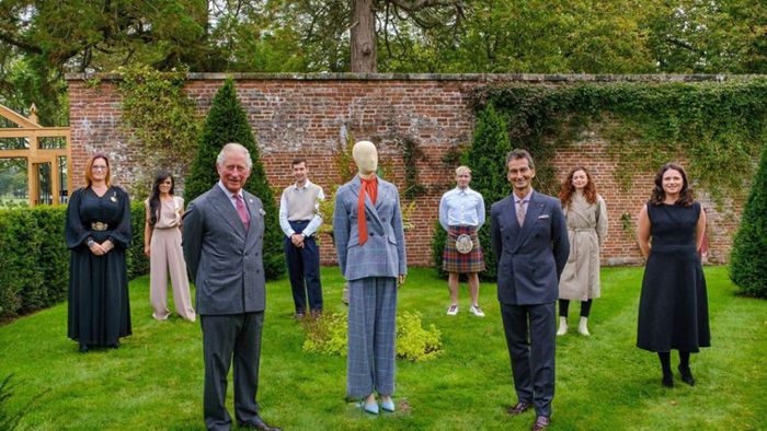 Prinz Charles stellt nachhaltige Modekollektion vor