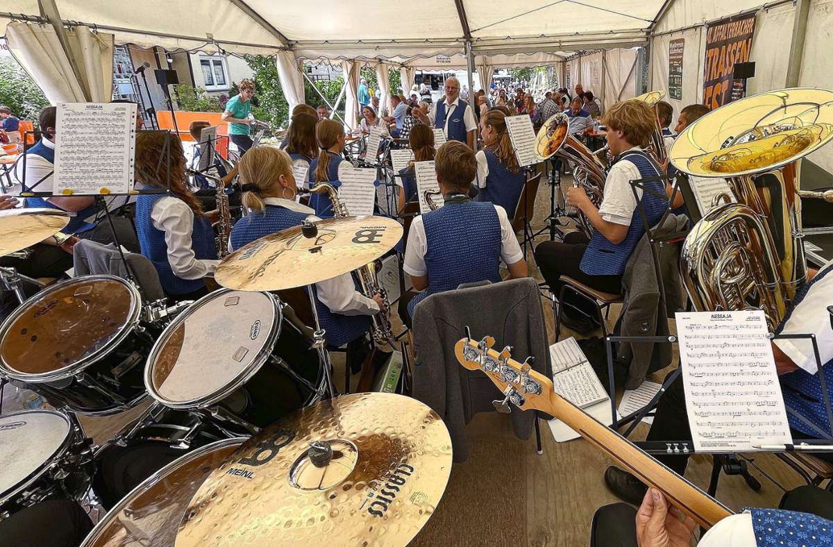 Was wäre ein Straßenfest in Affalterbach ohne die Eröffnung mit dem Musikverein. Foto: Ralf Poller/Avanti