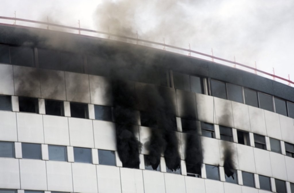 Aus dem Radio France Gebäude in Paris ist am Freitag dichter Rauch gequollen.