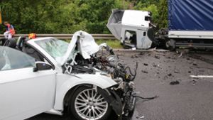 Dieser Crash in Pfullingen im Kreis Reutlingen endete für einen Mann tödlich. Foto: 7aktuell.de/Lukas Felder