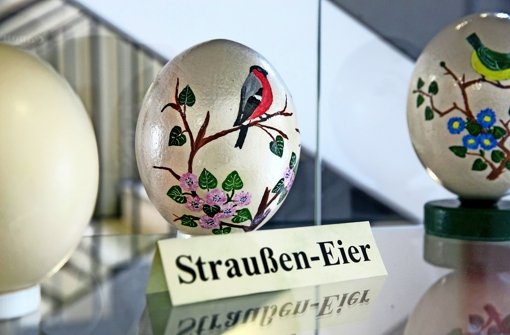 Mehr als 400 bunte Ostereier sind zurzeit im Rathaus ausgestellt. Foto: Horst Rudel