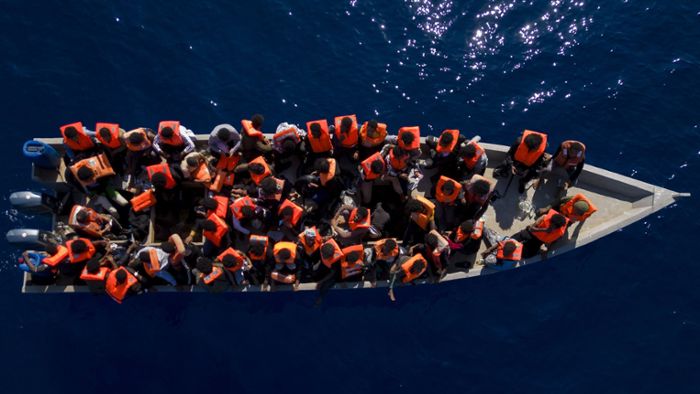 Hilfsorganisation rettet 150 Menschen im Mittelmeer