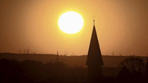In Stuttgart geht die Sonne unter: Der Sommer 2019 war deutschlandweit der drittwärmste seit Aufzeichnungsbeginn 1881. Foto: dpa/Marijan Murat