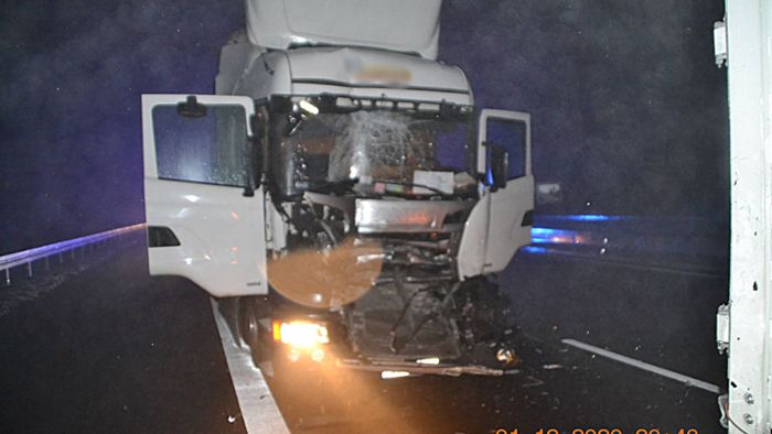 Stauende übersehen – Zwei Unfälle mit sechs Fahrzeugen