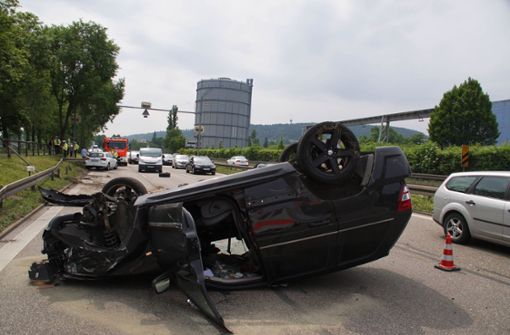 Auf der B10 in Stuttgart-Ost kam es zu einem Unfall. Foto: Andreas Rosar Fotoagentur-Stuttg