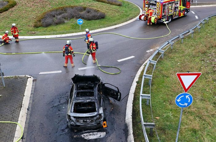 Brand  in Markgröningen: Mercedes geht in Flammen auf
