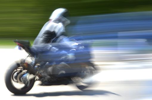 An dem Motorrad entstand  ersten Erkenntnissen der Polizei nach Totalschaden in Höhe von etwa 12.000 Euro. (Symbolbild) Foto: dpa/Patrick Seeger