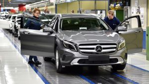 Der Stuttgarter Autobauer Daimler will nach der Aufforderung des US-Justizministeriums zu einer internen Überprüfung für Abgaswerte externe Anwälte im Unternehmen ermitteln lassen. Foto: dpa