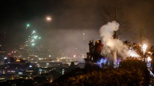 Blick in den Kessel: Eine recht klare Nacht erlaubte einen freien Blick auf das Feuerwerk in Stuttgart. Foto: dpa/Christoph Schmidt