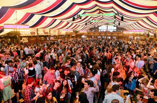 Das Festzelt „Zum Wasenwirt“ auf dem Stuttgarter Frühlingsfest bietet Platz für mehr als 3700 Besucher. Foto: 7aktuell.de