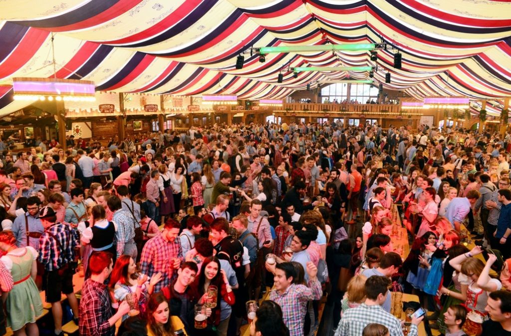 Das Festzelt „Zum Wasenwirt“ auf dem Stuttgarter Frühlingsfest bietet Platz für mehr als 3700 Besucher.