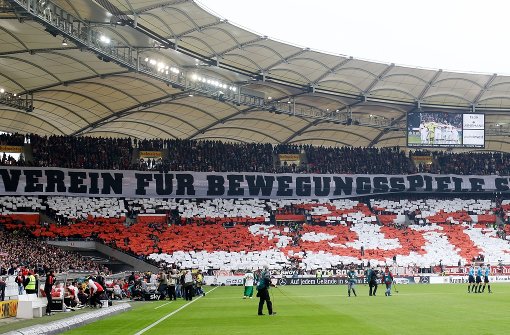 Der VfB Stuttgart und seine Fans müssen den bitteren Gang in die 2. Liga antreten.  Foto: Pressefoto Baumann