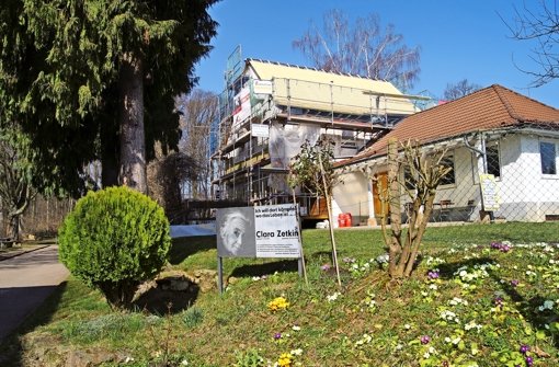 Das Dach des Waldheims ist bereits saniert worden (das Foto stammt aus dem Frühjahr 2014). Nun folgt das Innere des Clara-Zetkin-Hauses. Foto: Archiv Bürkle