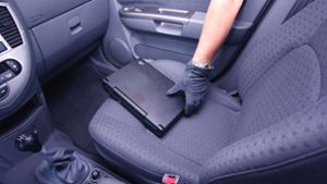 Hochwertige Laptops aus Auto gestohlen