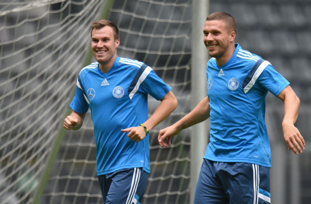 Verstehen sich gut: Lukas Podolski und Weltmeister-Kollegen Kevin Großkreutz.