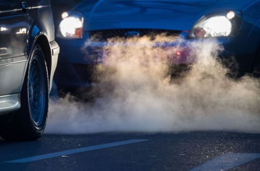 Der Autoverkehr gehört zu den größten Umweltverschmutzern. Die Verkehrsminister der EU wollen die Euro-7-Grenzwerte bei den Abgasmessungen nicht einführen. Foto: dpa/Marijan Murat