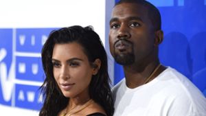 Kim Kardashian und ihr Mann Kanye West hatten sich dafür entschieden, das dritte gemeinsame Kind von einer Leihmutter austragen zu lassen. Foto: Invision
