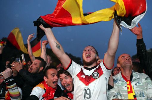 Können die Fans des DFB-Teams bei der WM 2018 gegen Südkorea jubeln? Foto: dpa-Zentralbild