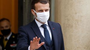Frankreichs Präsident Emmanuel Macron scheut davor zurück, sein Land in einen dritten, sehr strengen Lockdown zu schicken. Dafür muss er auch viel Kritik einstecken. Foto: AFP/LUDOVIC MARIN