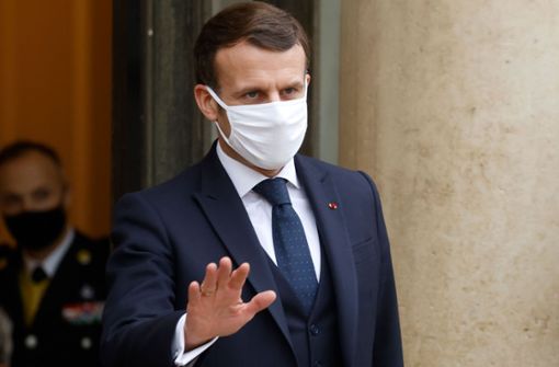 Frankreichs Präsident Emmanuel Macron scheut davor zurück, sein Land in einen dritten, sehr strengen Lockdown zu schicken. Dafür muss er auch viel Kritik einstecken. Foto: AFP/LUDOVIC MARIN